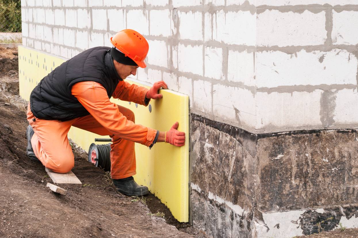Jak ocieplić fundamenty? Przewodnik po materiałach, kosztach i zasadach