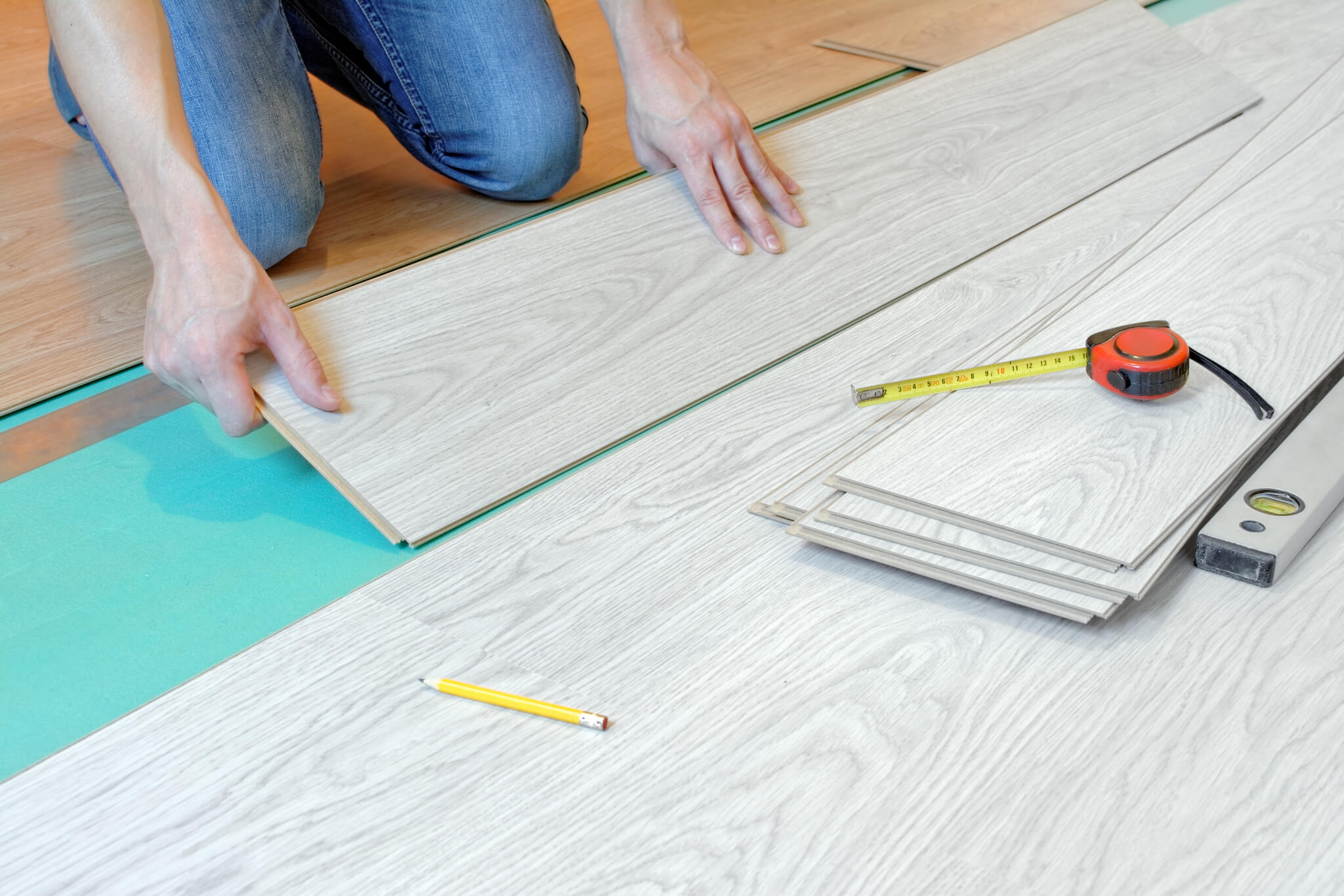 Układanie paneli podłogowych - poradnik krok po kroku dla początkujących